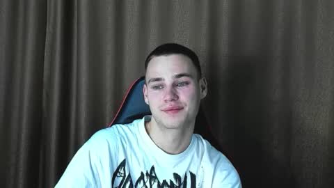 Snapshot of robert10211 chatting on 09.29.25 robert10211 online show from 09.29.25