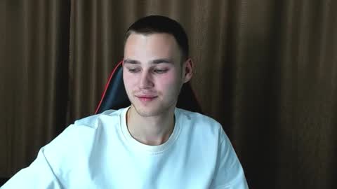 Snapshot of robert10211 chatting on 10.02.25 robert10211 online show from 10.02.25