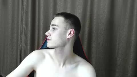 Snapshot of robert10211 chatting on 10.06.25 robert10211 online show from 10.06.25