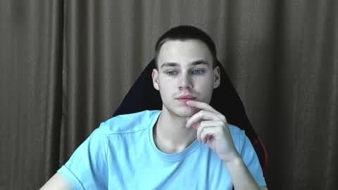 Snapshot of robert10211 chatting on 10.08.25 robert10211 online show from 10.08.25