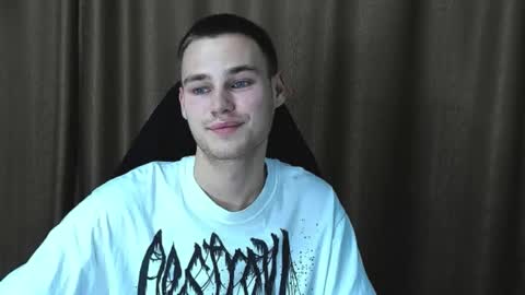 Snapshot of robert10211 chatting on 10.09.25 robert10211 online show from 10.09.25