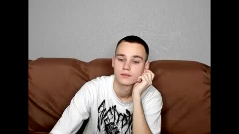 Snapshot of robert10211 chatting on 11.03.25 robert10211 online show from 11.03.25