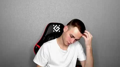 Snapshot of robert10211 chatting on 11.06.25 robert10211 online show from 11.06.25