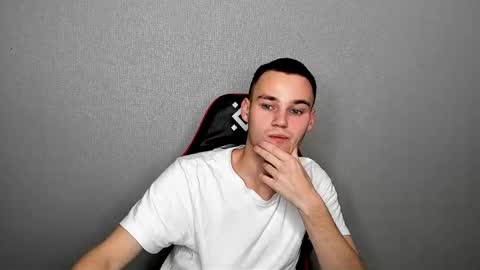 Snapshot of robert10211 chatting on 11.07.25 robert10211 online show from 11.07.25