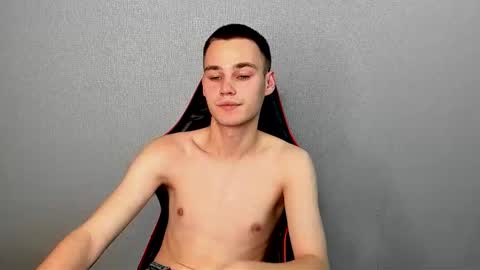 Snapshot of robert10211 chatting on 11.10.25 robert10211 online show from 11.10.25