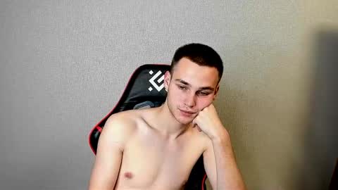 Snapshot of robert10211 chatting on 11.12.25 robert10211 online show from 11.12.25