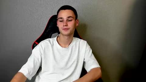 Snapshot of robert10211 chatting on 11.18.25 robert10211 online show from 11.18.25