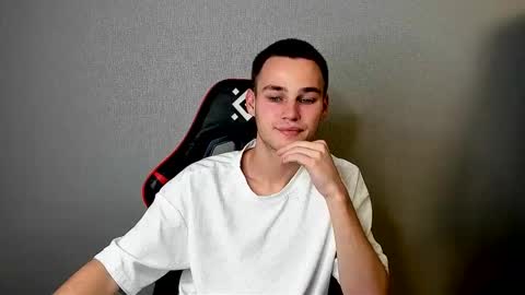 Snapshot of robert10211 chatting on 11.18.25 robert10211 online show from 11.18.25