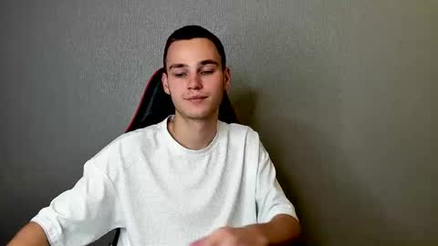 Snapshot of robert10211 chatting on 11.20.25 robert10211 online show from 11.20.25