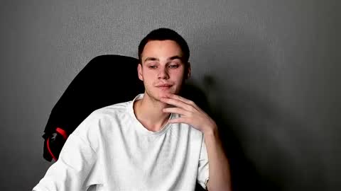 Snapshot of robert10211 chatting on 11.25.25 robert10211 online show from 11.25.25