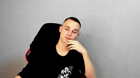 Snapshot of robert10211 chatting on 11.26.25 robert10211 online show from 11.26.25