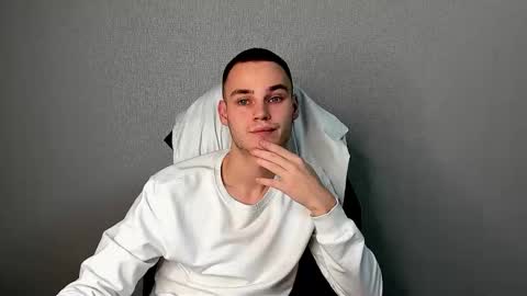 Snapshot of robert10211 chatting on 12.01.25 robert10211 online show from 12.01.25