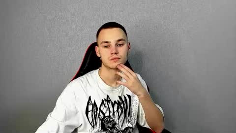 Snapshot of robert10211 chatting on 12.02.25 robert10211 online show from 12.02.25