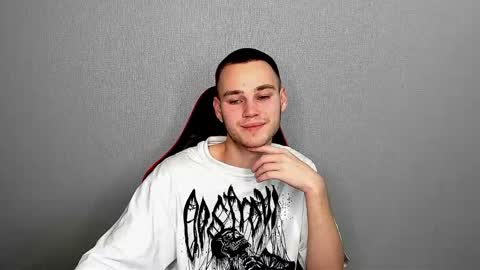 Snapshot of robert10211 chatting on 12.04.25 robert10211 online show from 12.04.25