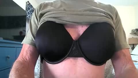 Snapshot of robert45556 chatting on 10.23.25 robert online show from 10.23.25