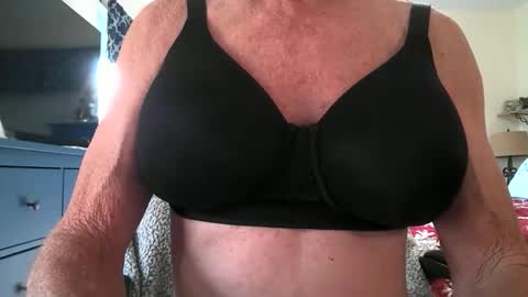 Snapshot of robert45556 chatting on 12.05.25 robert online show from 12.05.25