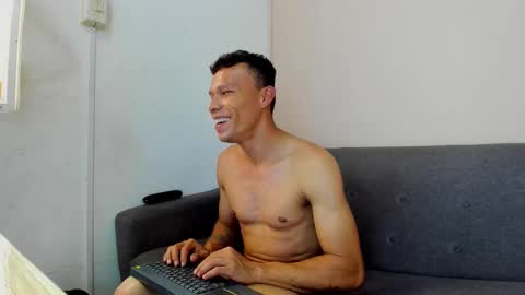 Snapshot of robert_castro chatting on 01.14.26 Robert online show from 01.14.26