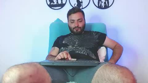 Snapshot of robert_leroy chatting on 11.25.25 Stiven - online show from 11.25.25