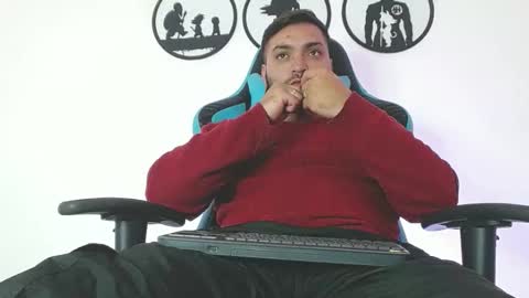 Snapshot of robert_leroy chatting on 12.15.25 Stiven - online show from 12.15.25