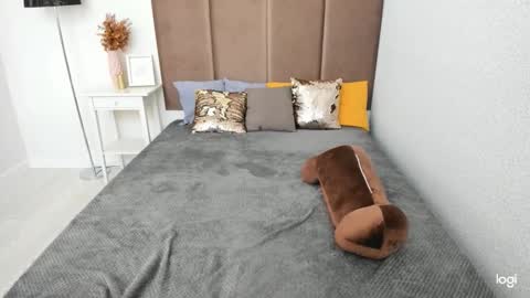 Snapshot of robertamorelly chatting on 10.02.25 Betty online show from 10.02.25