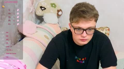 Snapshot of robertokingsize chatting on 12.15.25 robertokingsize online show from 12.15.25