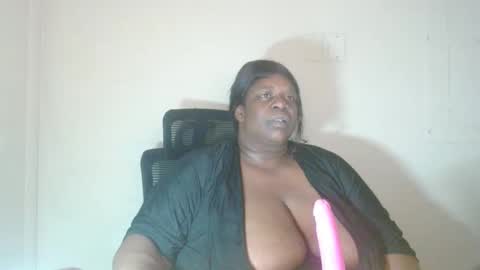 Snapshot of robertswhitney52 chatting on 11.22.25 robertswhitney52 online show from 11.22.25