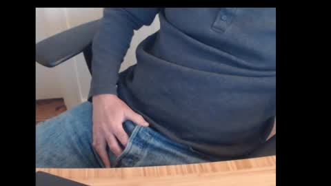 Snapshot of robidan6923 chatting on 02.26.25 robidan6923 online show from 02.26.25