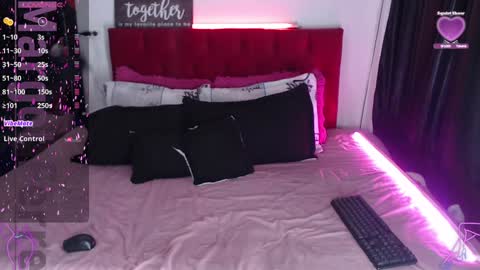 Snapshot of robinsonbaker chatting on 01.07.25 Margot Ferrer online show from 01.07.25