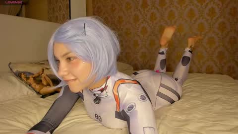 Samantha Estephania  online show from 12.17.25