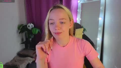 Snapshot of rockett_bunny chatting on 06.23.26 Rockett online show from 06.23.26