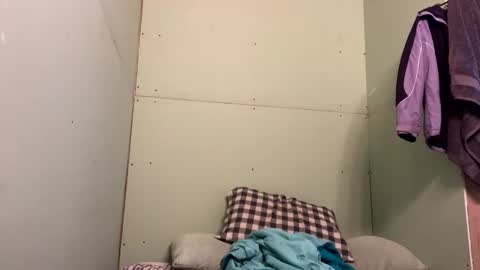 Snapshot of rockeylo99 chatting on 12.17.25 rockeylo99 online show from 12.17.25