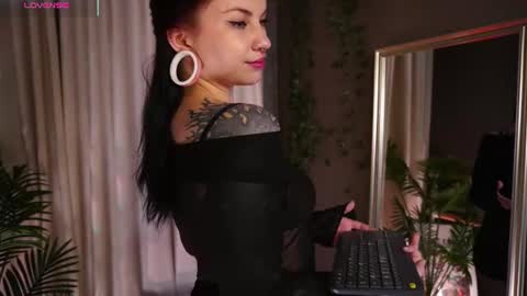 Roxy online show from 06.15.26