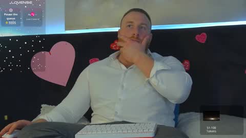 Snapshot of roddy_riss chatting on 02.12.25 Roddy online show from 02.12.25