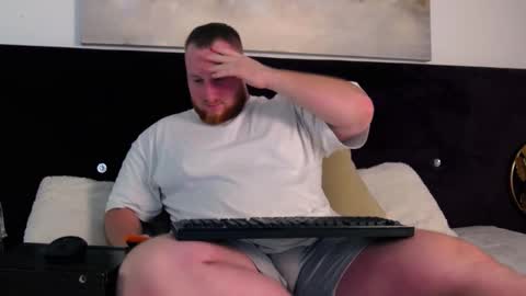 Snapshot of roddy_riss chatting on 11.28.25 Roddy online show from 11.28.25