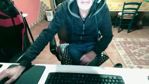 Snapshot of rodyuno chatting on 11.20.25 rodyuno online show from 11.20.25