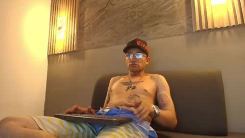 Snapshot of roger_flyn chatting on 12.18.25 roger_flyn online show from 12.18.25