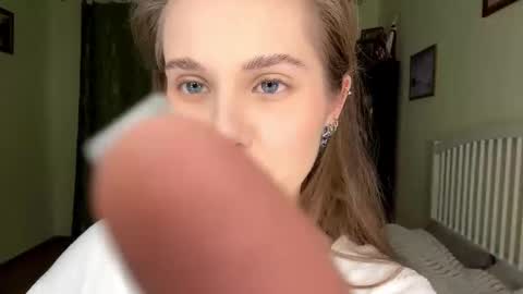 Mia online show from 12.14.25