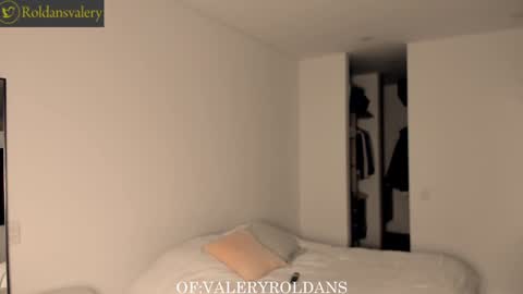 Snapshot of roldansvalery chatting on 12.29.24 Valery Roldans online show from 12.29.24