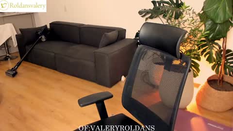 Snapshot of roldansvalery chatting on 02.06.25 Valery Roldans online show from 02.06.25