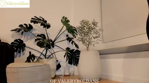 Snapshot of roldansvalery chatting on 03.11.25 Valery Roldans online show from 03.11.25