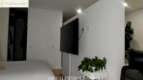 Snapshot of roldansvalery chatting on 11.06.25 Valery Roldans online show from 11.06.25