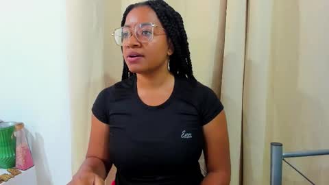 Snapshot of romantic_stargirl chatting on 10.27.25 Is A Belle online show from 10.27.25