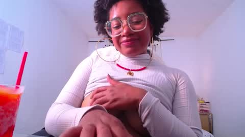 Snapshot of romantic_stargirl chatting on 01.10.26 Is A Belle online show from 01.10.26