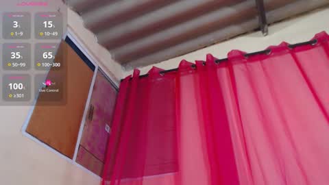 Snapshot of rominafiorre chatting on 11.25.25 Romina Fiore online show from 11.25.25