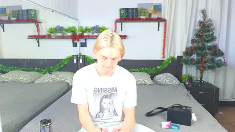 Snapshot of ron_vilsx chatting on 12.15.25 ron vilsx online show from 12.15.25