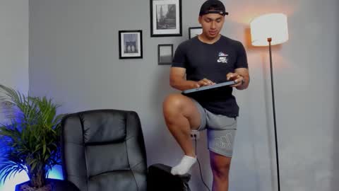 Snapshot of ronnie_canford chatting on 01.11.26 RonnieCanford online show from 01.11.26