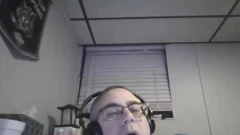 Snapshot of ronthewolf chatting on 12.16.25 RontheWhiteWolf online show from 12.16.25