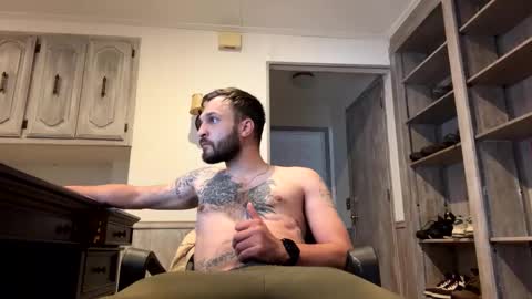 Snapshot of roofguy11 chatting on 01.10.25 roofguy11 online show from 01.10.25