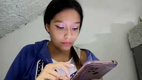 Snapshot of rooxxyy_ chatting on 11.23.25 online show from 11.23.25