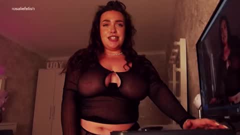 Snapshot of rosaliefetish chatting on 03.20.26 Rosalie online show from 03.20.26